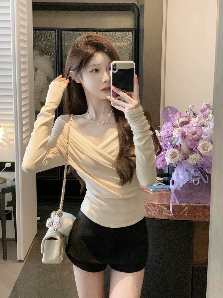 Elegant V-Neck Knitted Base Shirt for Women - Unique Waist-Cinching Silhouette, Perfect for Winter Layering, Chic & Stylish Fashion Elegant V-Neck Knitted Base Shirt for Women - Unique Waist-Cinching Silhouette, Perfect for Winter Layering, Chic & Stylish Fashion