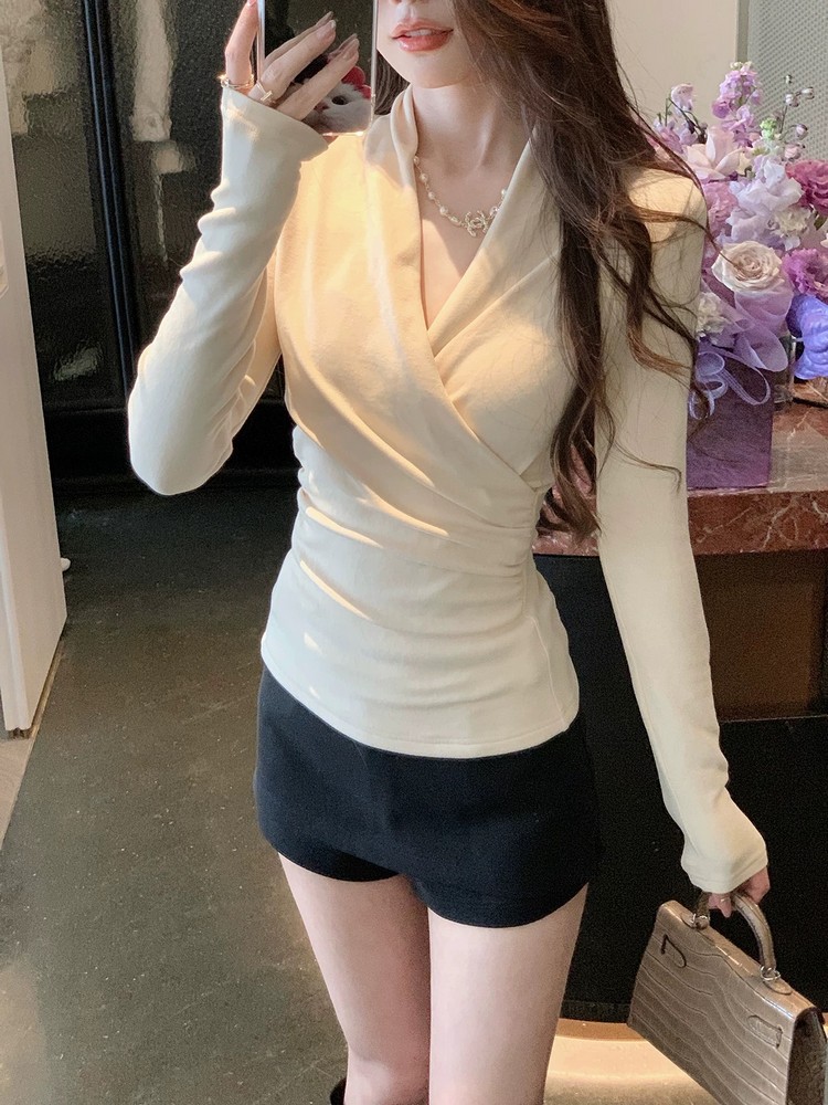 Elegant V-Neck Knitted Base Shirt for Women - Unique Waist-Cinching Silhouette, Perfect for Winter Layering, Chic & Stylish Fashion Elegant V-Neck Knitted Base Shirt for Women - Unique Waist-Cinching Silhouette, Perfect for Winter Layering, Chic & Stylish Fashion