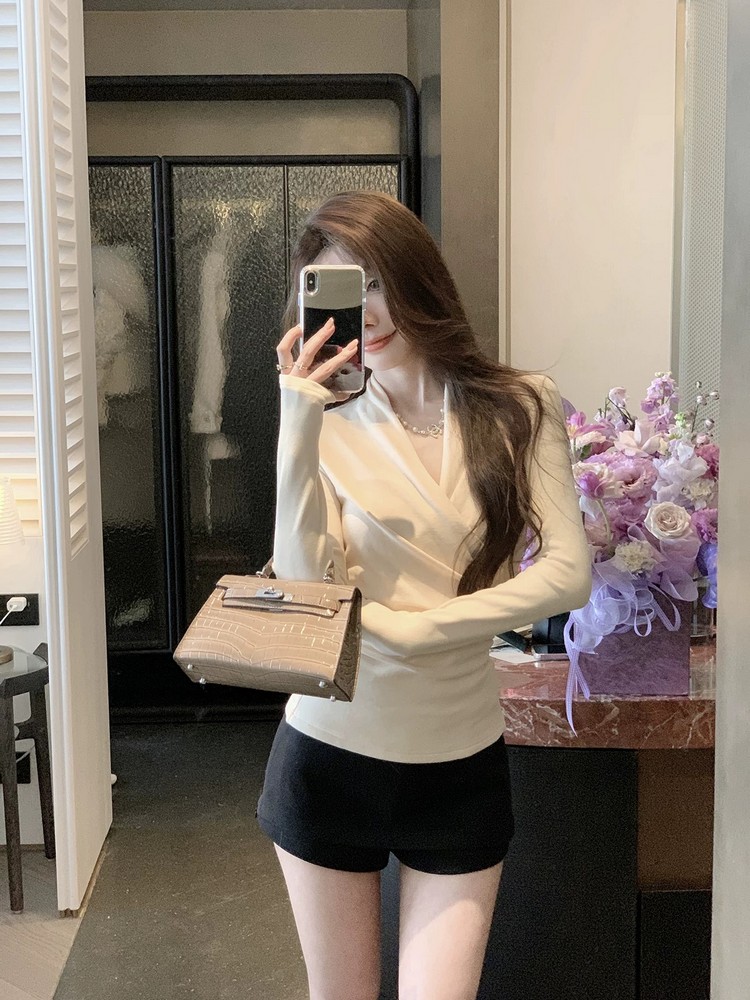 Elegant V-Neck Knitted Base Shirt for Women - Unique Waist-Cinching Silhouette, Perfect for Winter Layering, Chic & Stylish Fashion Elegant V-Neck Knitted Base Shirt for Women - Unique Waist-Cinching Silhouette, Perfect for Winter Layering, Chic & Stylish Fashion