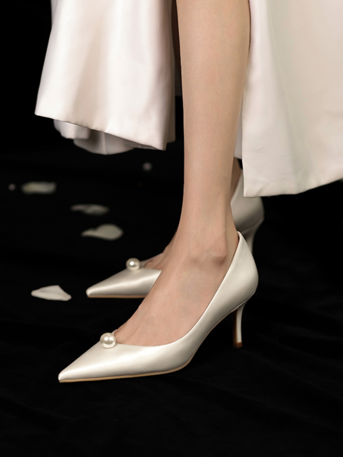 Elegant White Satin Bridal Wedding Dress Shoes - Comfortable High Heels for Women, 2025 New Style, Luxury Design Elegant White Satin Bridal Wedding Dress Shoes - Comfortable High Heels for Women, 2025 New Style, Luxury Design