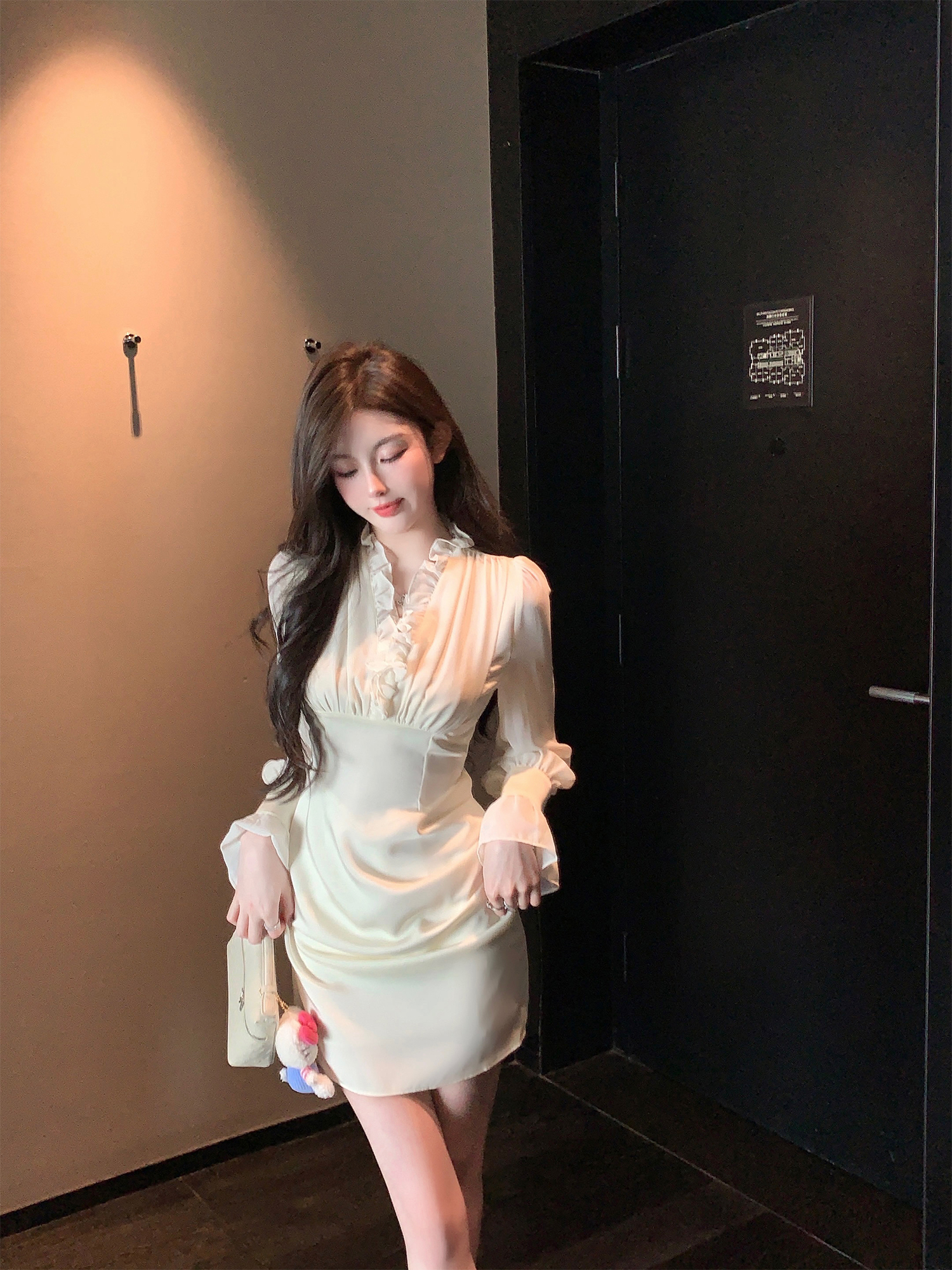 Elegant White Satin Chiffon Ruffled V-Neck Dress with High Waist, Slim Fit, and Short Skirt â€“ Perfect for Autumn Events