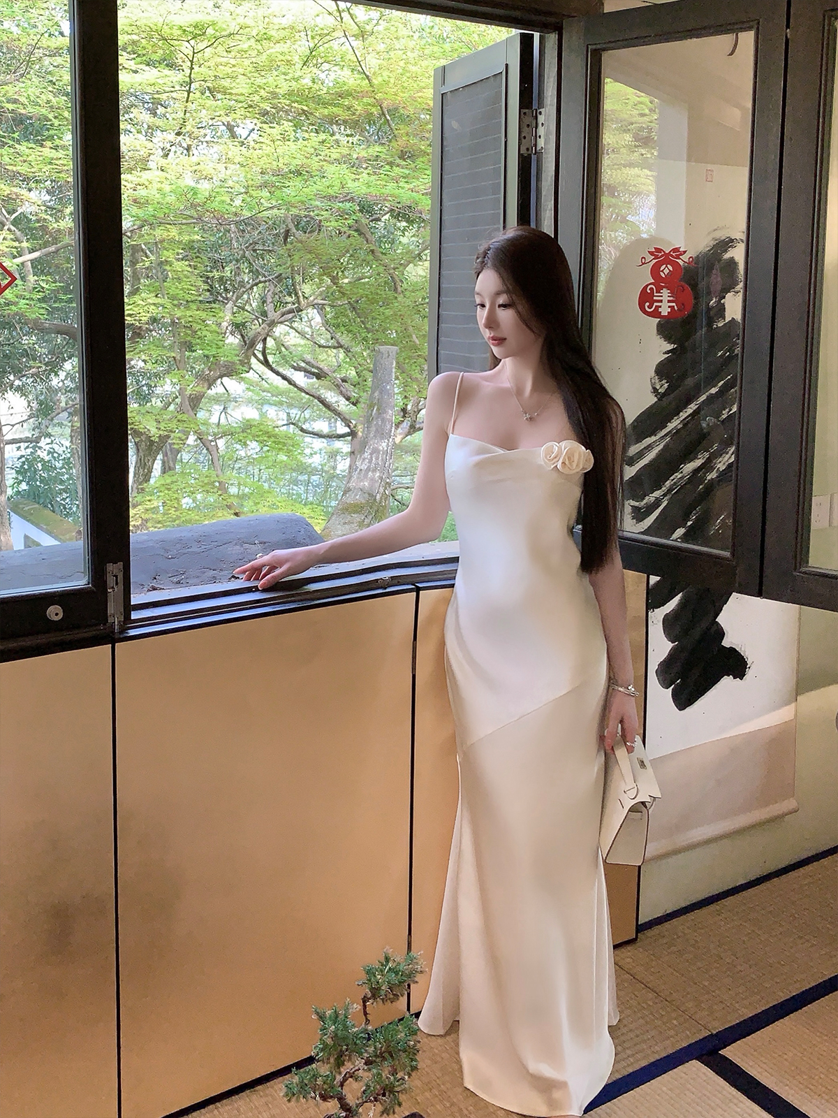 Elegant White Satin Slip Dress for Summer - Long Slim Fit Bodycon Style, Perfect for Parties and Events Elegant White Satin Slip Dress for Summer - Long Slim Fit Bodycon Style, Perfect for Parties and Events