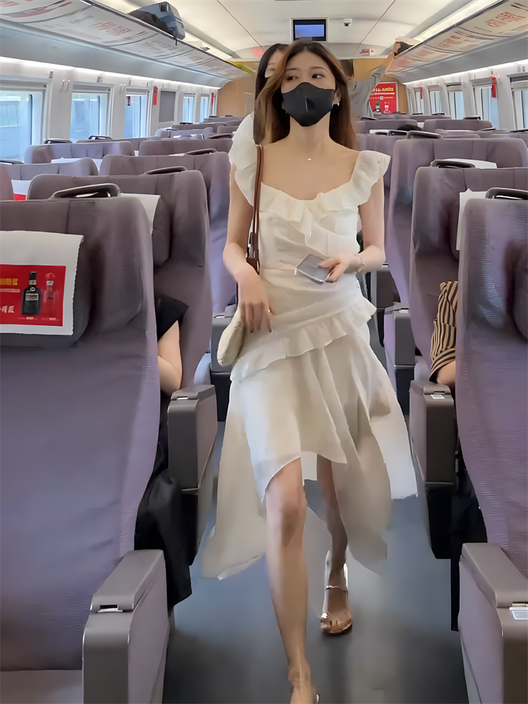 Elegant White Spaghetti Strap Dress for Women - French Style, Summer New Arrival, Waist-Cinching, Slimming A-Line Skirt Elegant White Spaghetti Strap Dress for Women - French Style, Summer New Arrival, Waist-Cinching, Slimming A-Line Skirt