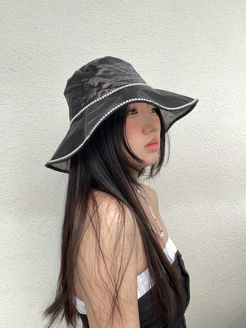 Elegant Wide-Brimmed Sun Hat for Women, Vintage Pearl Fisherman Style Satin Fashion Hat, Chic Sun Protection Accessory Elegant Wide-Brimmed Sun Hat for Women, Vintage Pearl Fisherman Style Satin Fashion Hat, Chic Sun Protection Accessory