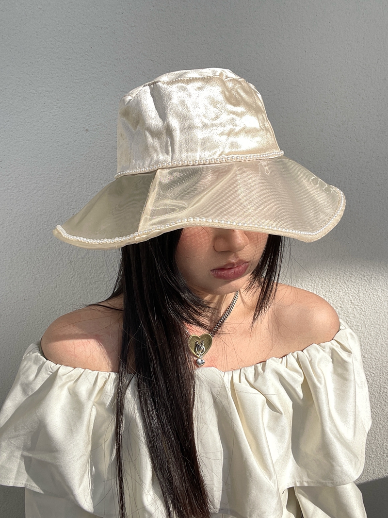 Elegant Wide-Brimmed Sun Hat for Women, Vintage Pearl Fisherman Style Satin Fashion Hat, Chic Sun Protection Accessory Elegant Wide-Brimmed Sun Hat for Women, Vintage Pearl Fisherman Style Satin Fashion Hat, Chic Sun Protection Accessory