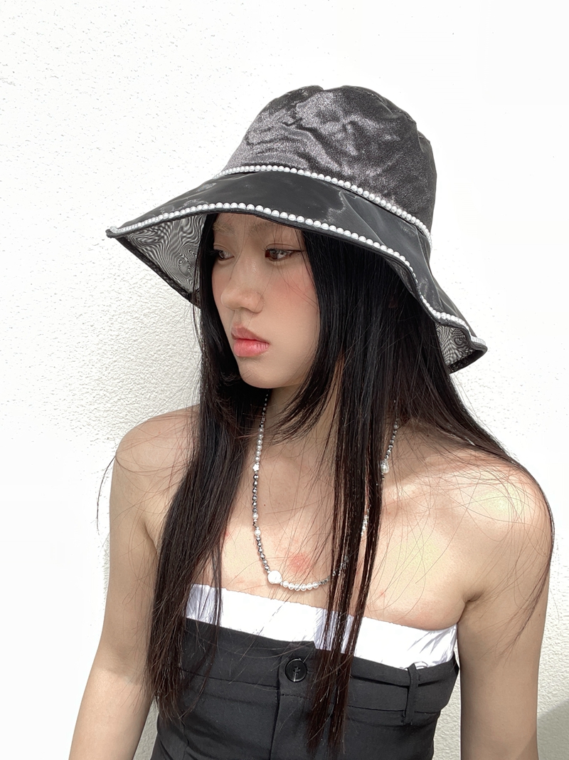 Elegant Wide-Brimmed Sun Hat for Women, Vintage Pearl Fisherman Style Satin Fashion Hat, Chic Sun Protection Accessory Elegant Wide-Brimmed Sun Hat for Women, Vintage Pearl Fisherman Style Satin Fashion Hat, Chic Sun Protection Accessory