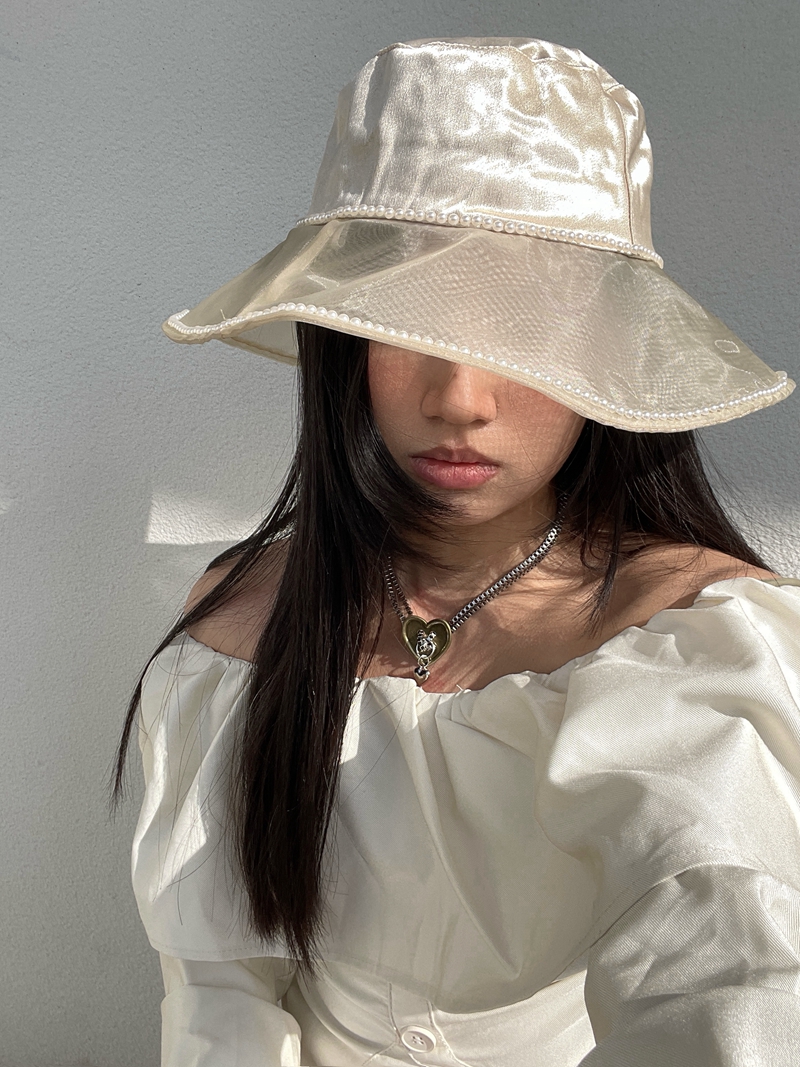 Elegant Wide-Brimmed Sun Hat for Women, Vintage Pearl Fisherman Style Satin Fashion Hat, Chic Sun Protection Accessory Elegant Wide-Brimmed Sun Hat for Women, Vintage Pearl Fisherman Style Satin Fashion Hat, Chic Sun Protection Accessory
