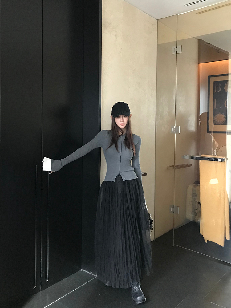 Elegant Women's Midi Skirt - Versatile Tulle Skirt with Button Waist, 7-Meter Material - Perfect for 90s and Y2K Inspired Looks