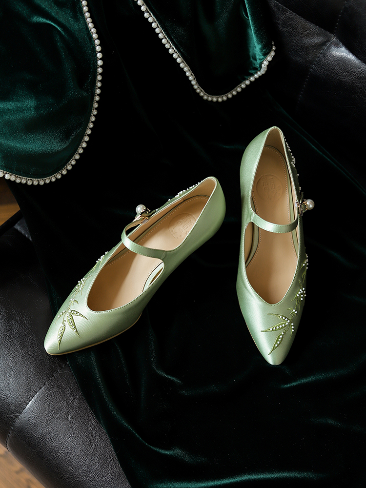 Embroidered Mary Jane Mid-Heel Shoes for Brides - National Style, Perfect for Qipao, Comfortable Daily Wear, Elegant Wedding Footwear Embroidered Mary Jane Mid-Heel Shoes for Brides - National Style, Perfect for Qipao, Comfortable Daily Wear, Elegant Wedding Footwear