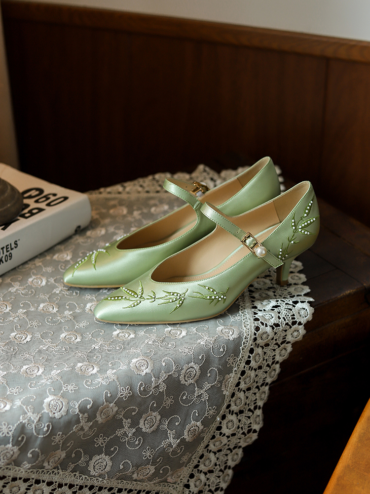 Embroidered Mary Jane Mid-Heel Shoes for Brides - National Style, Perfect for Qipao, Comfortable Daily Wear, Elegant Wedding Footwear