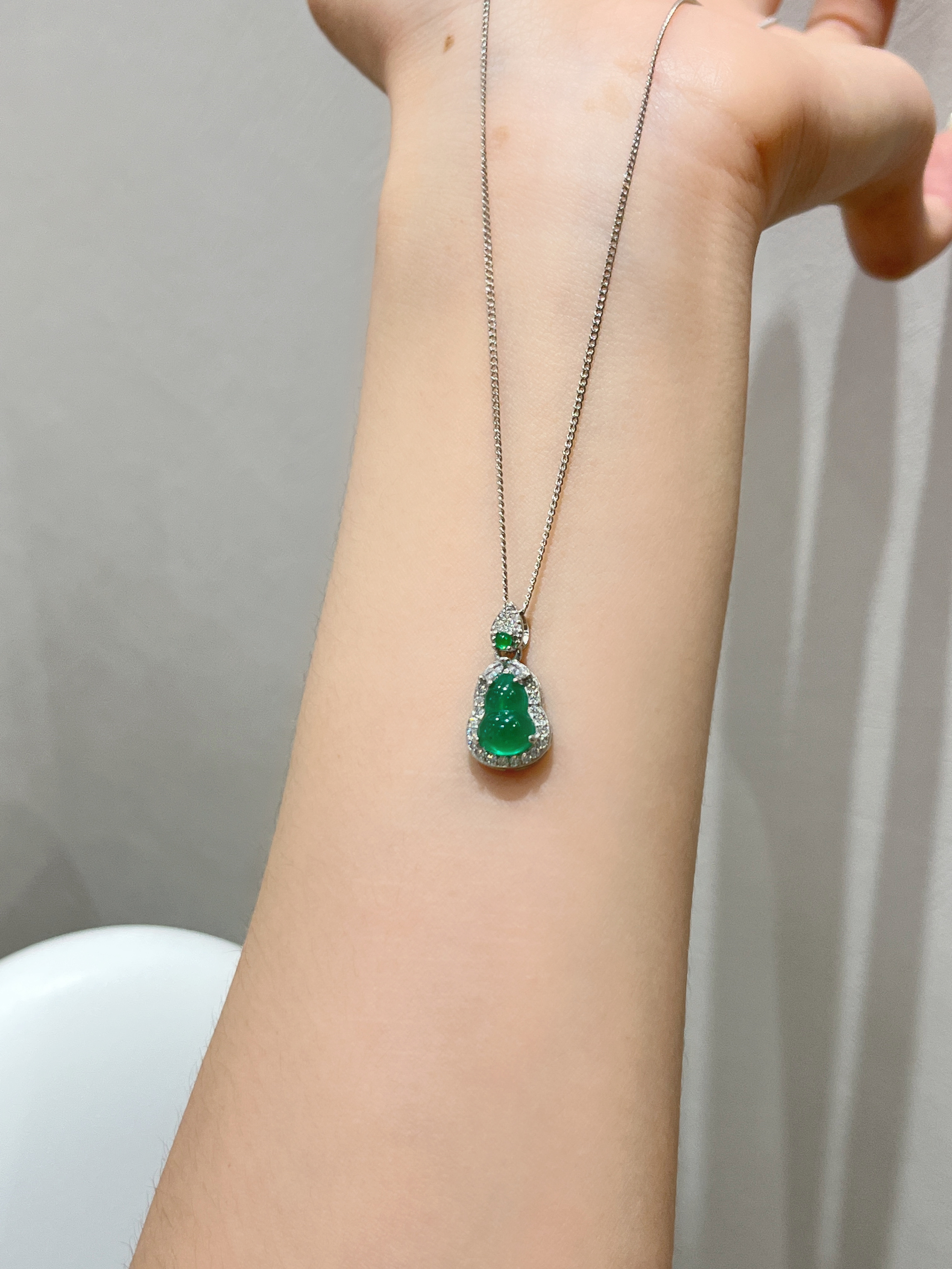 Emerald Green Jade Gourd Pendant Necklace for Women - Summer Light Luxury Versatile Fashion Collarbone Chain Emerald Green Jade Gourd Pendant Necklace for Women - Summer Light Luxury Versatile Fashion Collarbone Chain