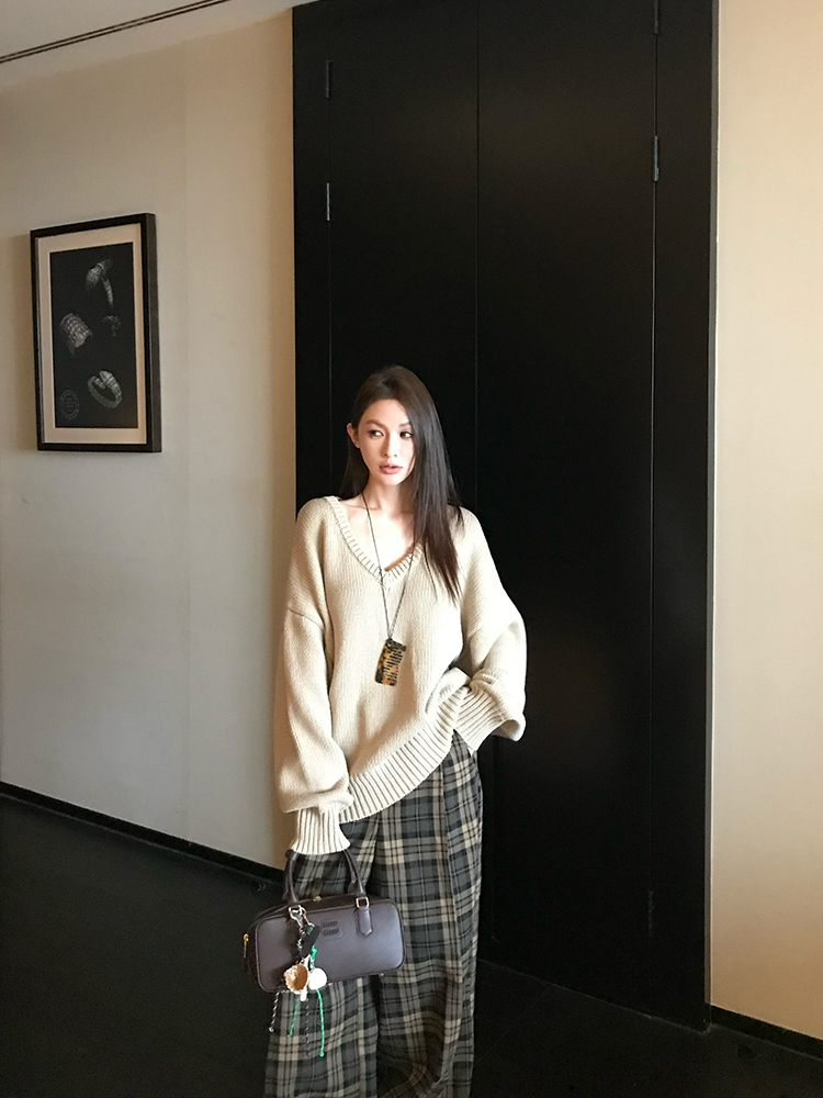 Endless Holiday Oversized V-Neck Knitted Sweater for Women - Thickened Pullover for Spring and Winter, Cozy Casual Style Endless Holiday Oversized V-Neck Knitted Sweater for Women - Thickened Pullover for Spring and Winter, Cozy Casual Style