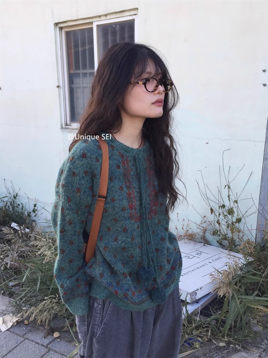 Ethnic Style Diamond Pattern Pullover Sweater with Drawstring and Pom-Pom – Cozy Knit for Winter Vibes Ethnic Style Diamond Pattern Pullover Sweater with Drawstring and Pom-Pom – Cozy Knit for Winter Vibes