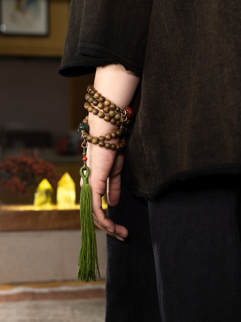 Ethnic Style Green Sandalwood Multi-Circle Bracelet Necklace for Women and Men, 108 Beads Prayer Beads, Bohemian Buddhist Jewelry Ethnic Style Green Sandalwood Multi-Circle Bracelet Necklace for Women and Men, 108 Beads Prayer Beads, Bohemian Buddhist Jewelry