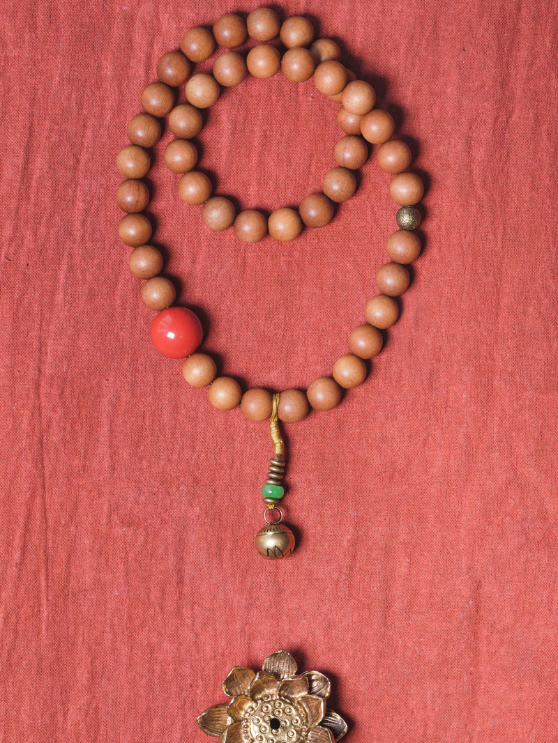 Ethnic Style Sandalwood and Cinnabar Bracelet for Men and Women - Unique Wooden Bead Hand Ornament, Bohemian Fashion Accessory Ethnic Style Sandalwood and Cinnabar Bracelet for Men and Women - Unique Wooden Bead Hand Ornament, Bohemian Fashion Accessory