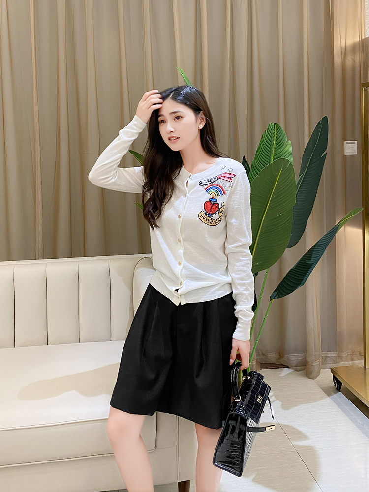 European Style Women's Summer Solid Color Pleated Wide Leg Five-Point Shorts - Versatile Slim Fit for Effortless Chic European Style Women's Summer Solid Color Pleated Wide Leg Five-Point Shorts - Versatile Slim Fit for Effortless Chic