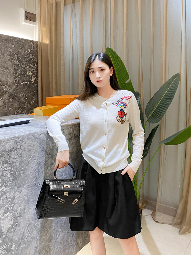 European Style Women's Summer Solid Color Pleated Wide Leg Five-Point Shorts - Versatile Slim Fit for Effortless Chic European Style Women's Summer Solid Color Pleated Wide Leg Five-Point Shorts - Versatile Slim Fit for Effortless Chic