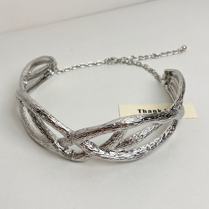 Exaggerated Irregular Hollow Wave Metal Wide Choker Necklace for Women - Trendy European and American Style Neck Chain 2025 Exaggerated Irregular Hollow Wave Metal Wide Choker Necklace for Women - Trendy European and American Style Neck Chain 2025
