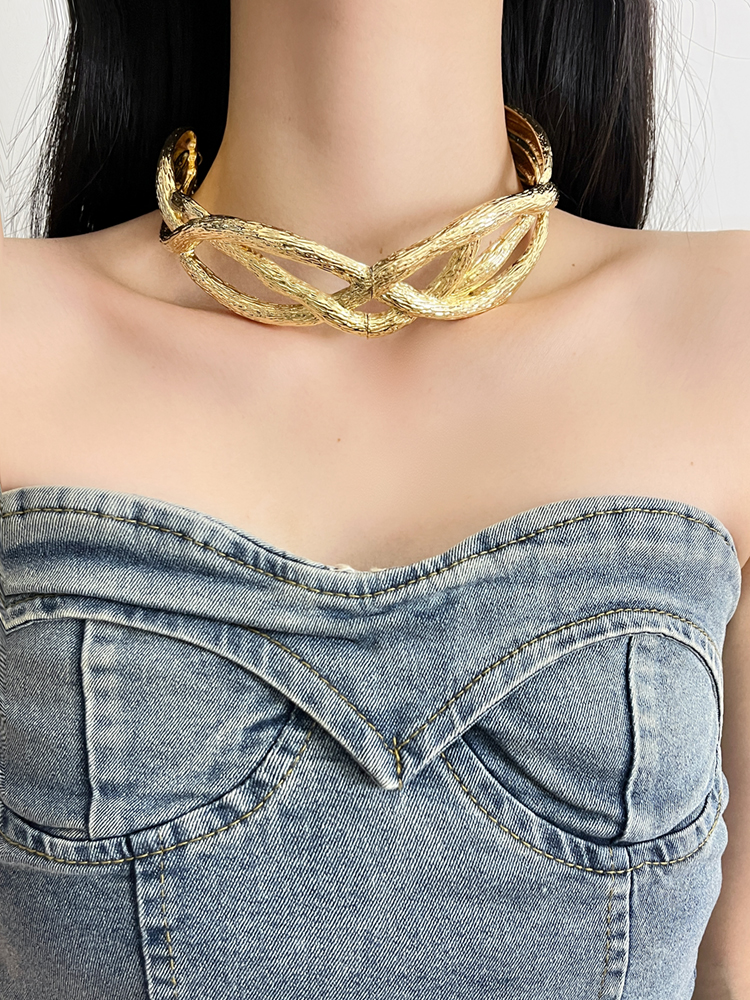 Exaggerated Irregular Hollow Wave Metal Wide Choker Necklace for Women - Trendy European and American Style Neck Chain 2025 Exaggerated Irregular Hollow Wave Metal Wide Choker Necklace for Women - Trendy European and American Style Neck Chain 2025