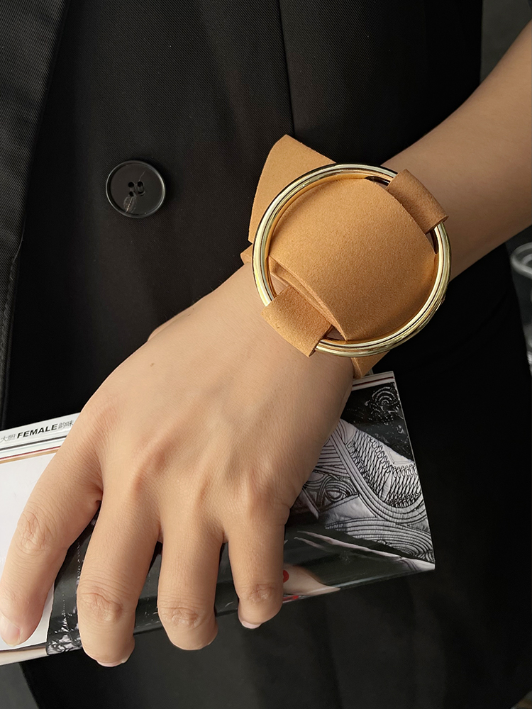 Exaggerated Round Ring Bracelet for Women - Stylish & Versatile High-End Niche Design Trendy Arm Accessory Exaggerated Round Ring Bracelet for Women - Stylish & Versatile High-End Niche Design Trendy Arm Accessory