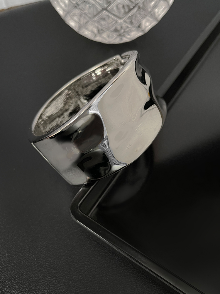 Exaggerated Wide Cuff Bracelet with凸凹 Texture, Punk Style Open Arm Ring Jewelry for Women, Statement Fashion Accessory Exaggerated Wide Cuff Bracelet with凸凹 Texture, Punk Style Open Arm Ring Jewelry for Women, Statement Fashion Accessory