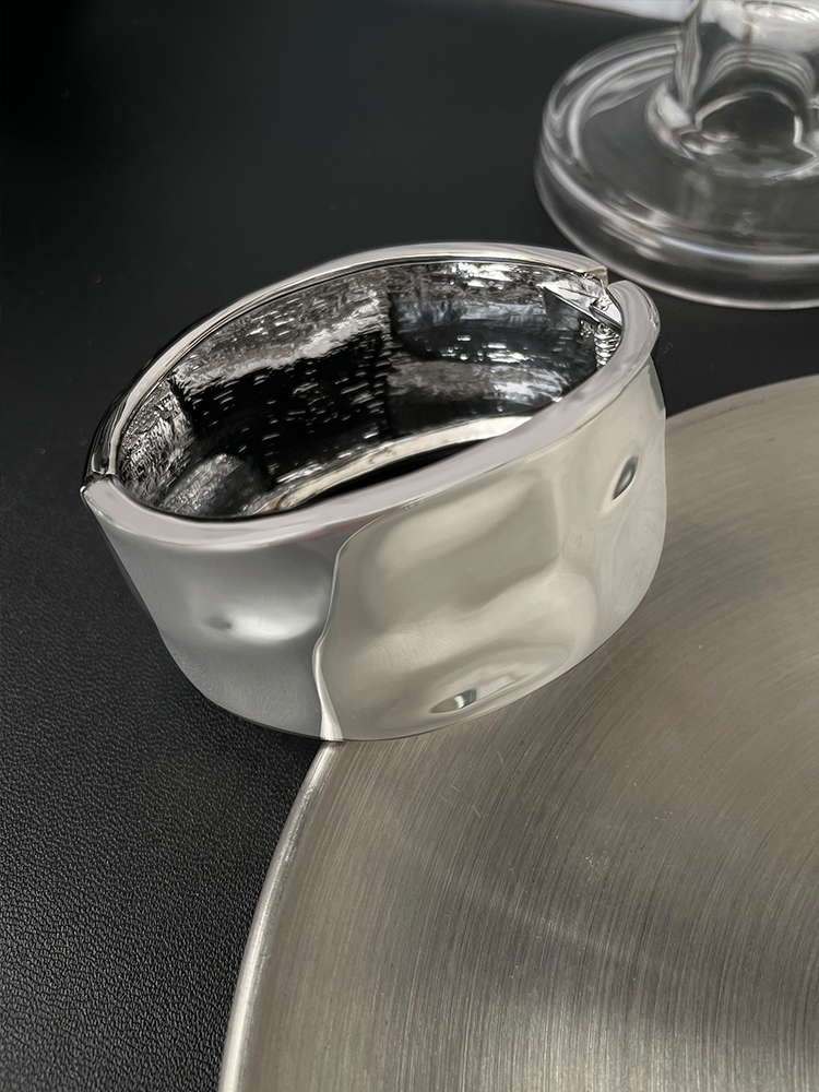 Exaggerated Wide Cuff Bracelet with凸凹 Texture, Punk Style Open Arm Ring Jewelry for Women, Statement Fashion Accessory Exaggerated Wide Cuff Bracelet with凸凹 Texture, Punk Style Open Arm Ring Jewelry for Women, Statement Fashion Accessory