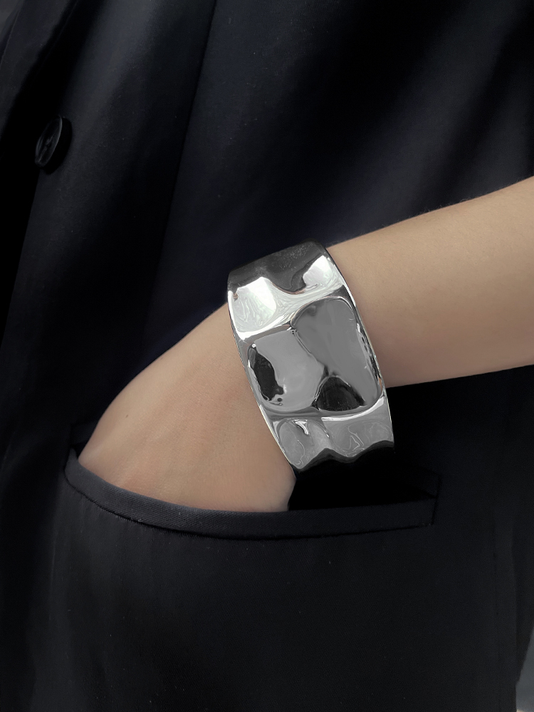Exaggerated Wide Cuff Bracelet with凸凹 Texture, Punk Style Open Arm Ring Jewelry for Women, Statement Fashion Accessory Exaggerated Wide Cuff Bracelet with凸凹 Texture, Punk Style Open Arm Ring Jewelry for Women, Statement Fashion Accessory