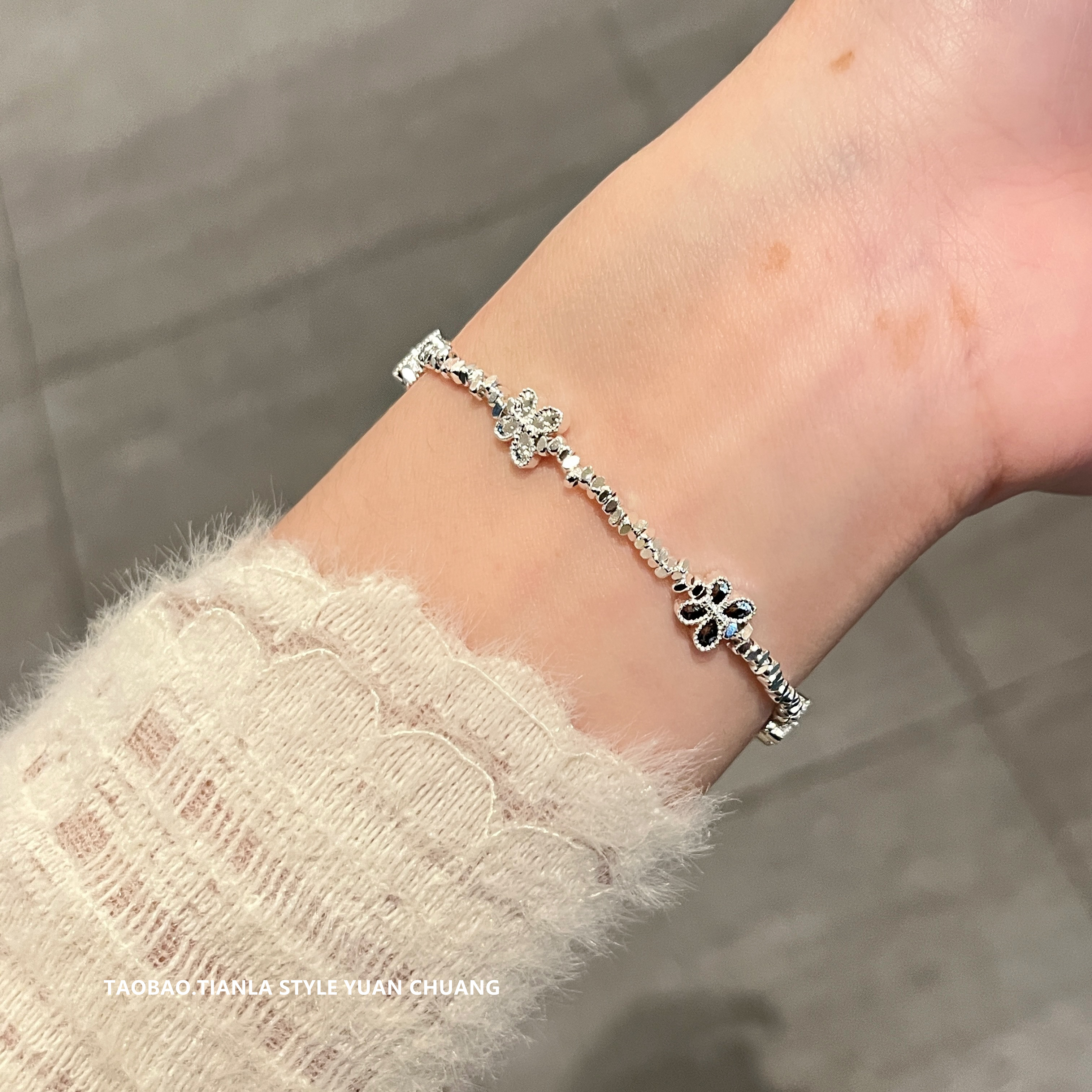 Exquisite Broken Silver Butterfly Bracelet for Girls - 2025 New Style Light Luxury High-End Jewelry Gift for Best Friends Exquisite Broken Silver Butterfly Bracelet for Girls - 2025 New Style Light Luxury High-End Jewelry Gift for Best Friends