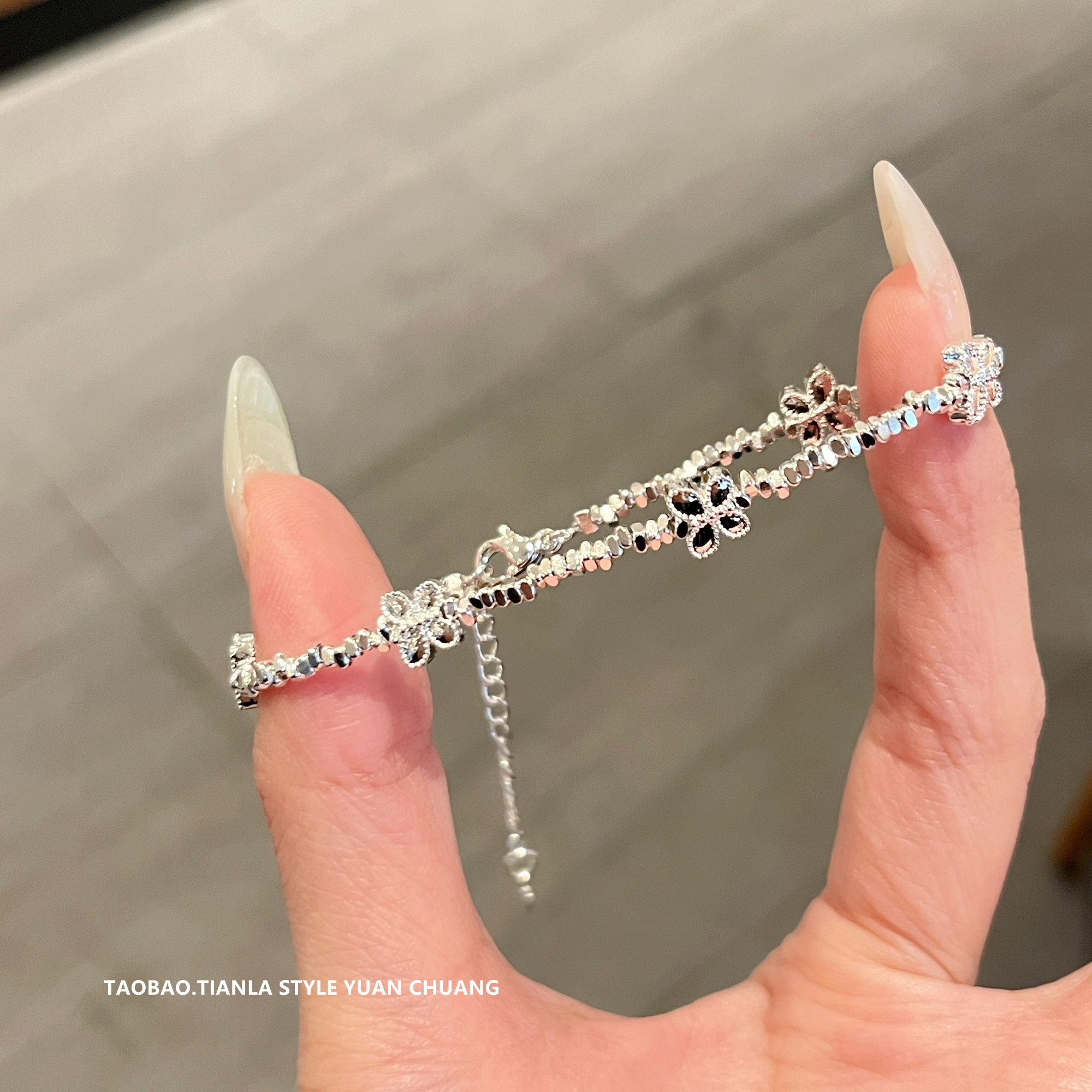 Exquisite Broken Silver Butterfly Bracelet for Girls - 2025 New Style Light Luxury High-End Jewelry Gift for Best Friends Exquisite Broken Silver Butterfly Bracelet for Girls - 2025 New Style Light Luxury High-End Jewelry Gift for Best Friends