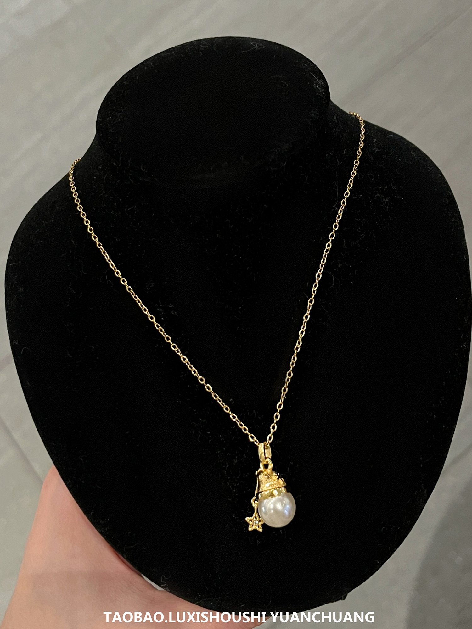 Exquisite Christmas Hat Pearl Necklace for Women - Light Luxury Sparkling Star Clavicle Chain, Versatile Holiday Accessory Exquisite Christmas Hat Pearl Necklace for Women - Light Luxury Sparkling Star Clavicle Chain, Versatile Holiday Accessory