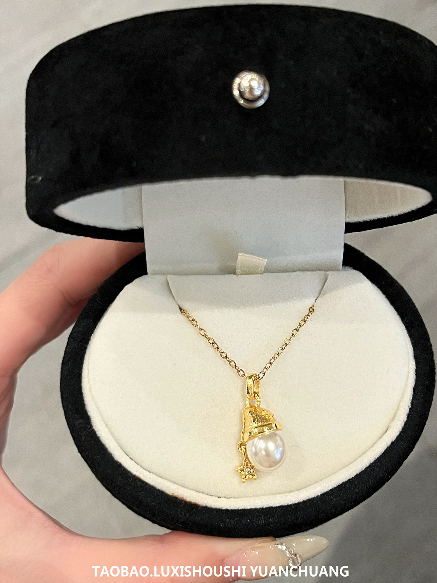 Exquisite Christmas Hat Pearl Necklace for Women - Light Luxury Sparkling Star Clavicle Chain, Versatile Holiday Accessory Exquisite Christmas Hat Pearl Necklace for Women - Light Luxury Sparkling Star Clavicle Chain, Versatile Holiday Accessory