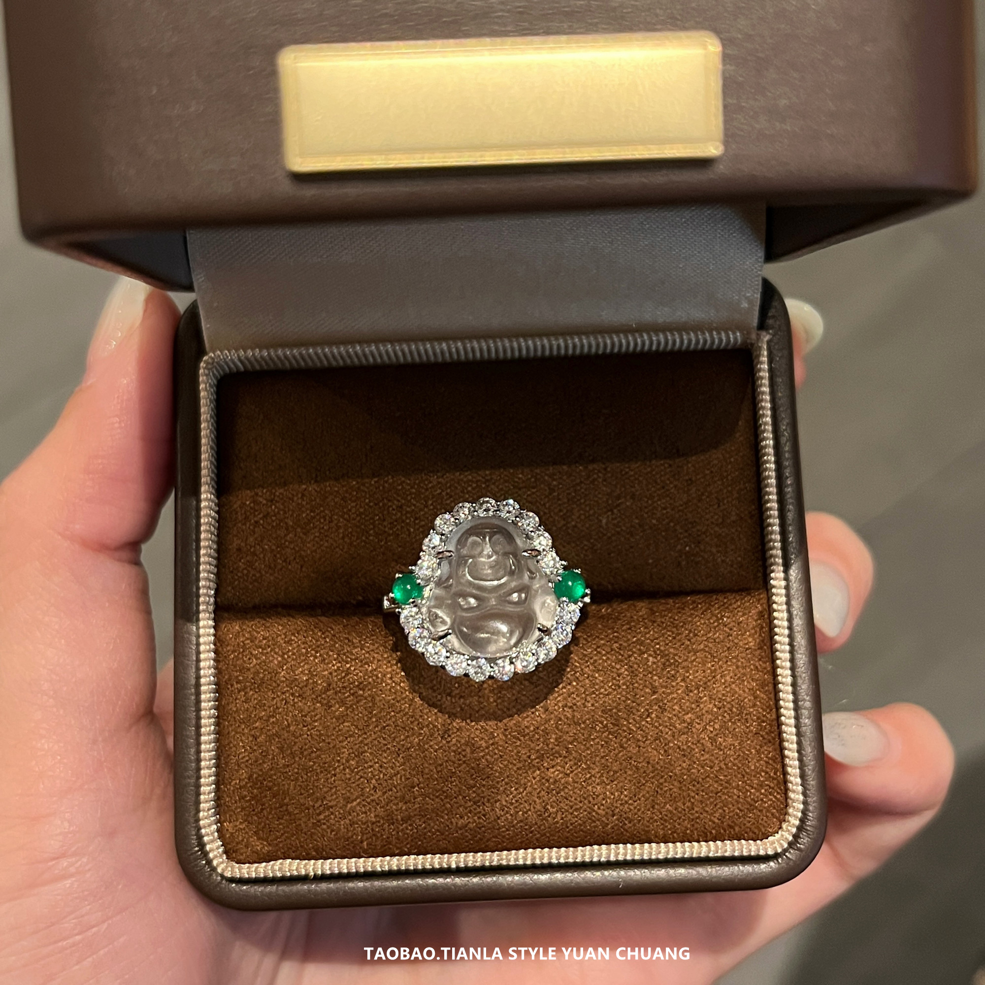 Exquisite Diamond-Inlaid Imitation Jadeite Buddha Ring for Women - Lightweight Luxury High-End Design for 2025 Exquisite Diamond-Inlaid Imitation Jadeite Buddha Ring for Women - Lightweight Luxury High-End Design for 2025