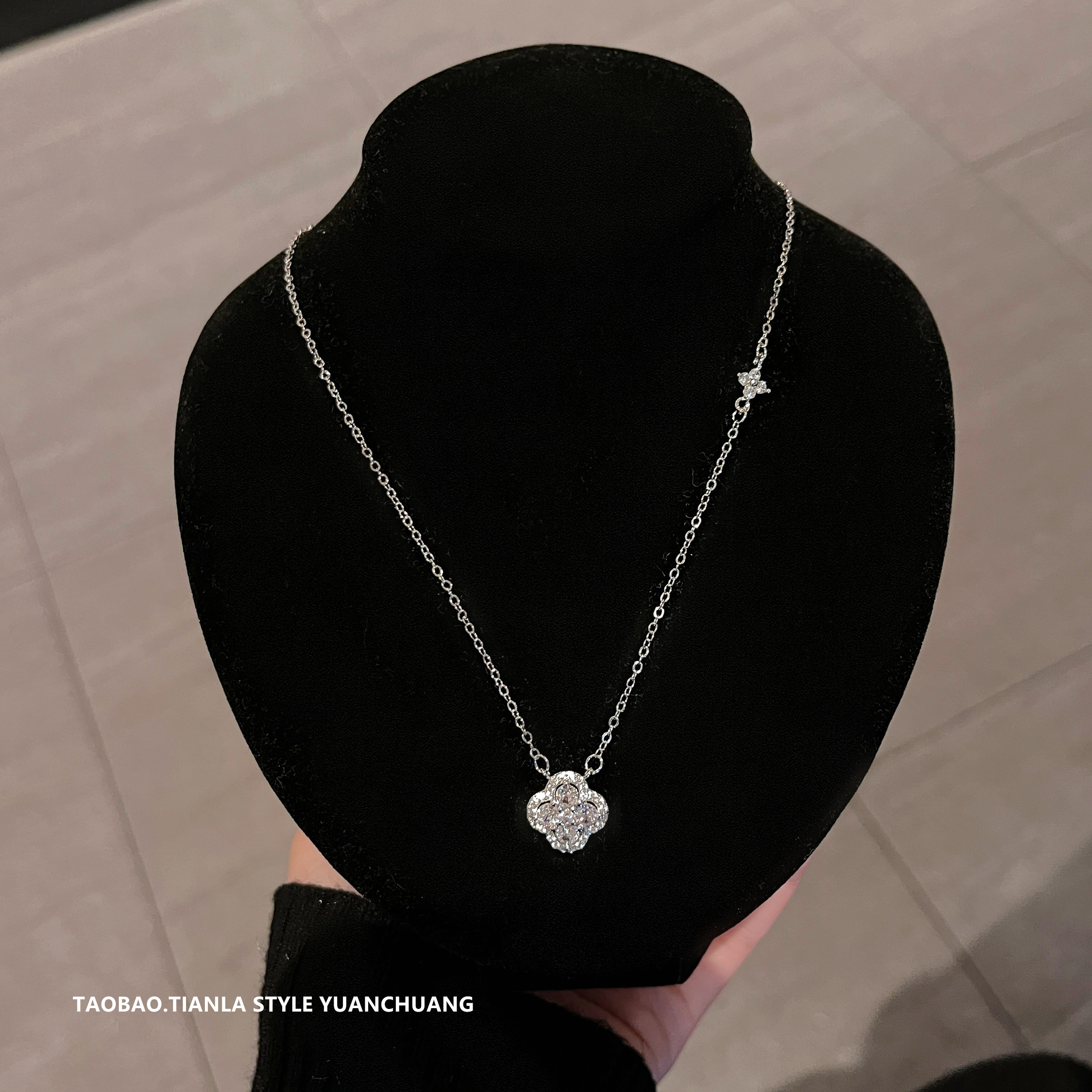 Exquisite Four-Leaf Clover Necklace for Women - Lightweight Pure Silver Clavicle Chain, Luxury Niche Design, Fashionable Versatile Jewelry Exquisite Four-Leaf Clover Necklace for Women - Lightweight Pure Silver Clavicle Chain, Luxury Niche Design, Fashionable Versatile Jewelry