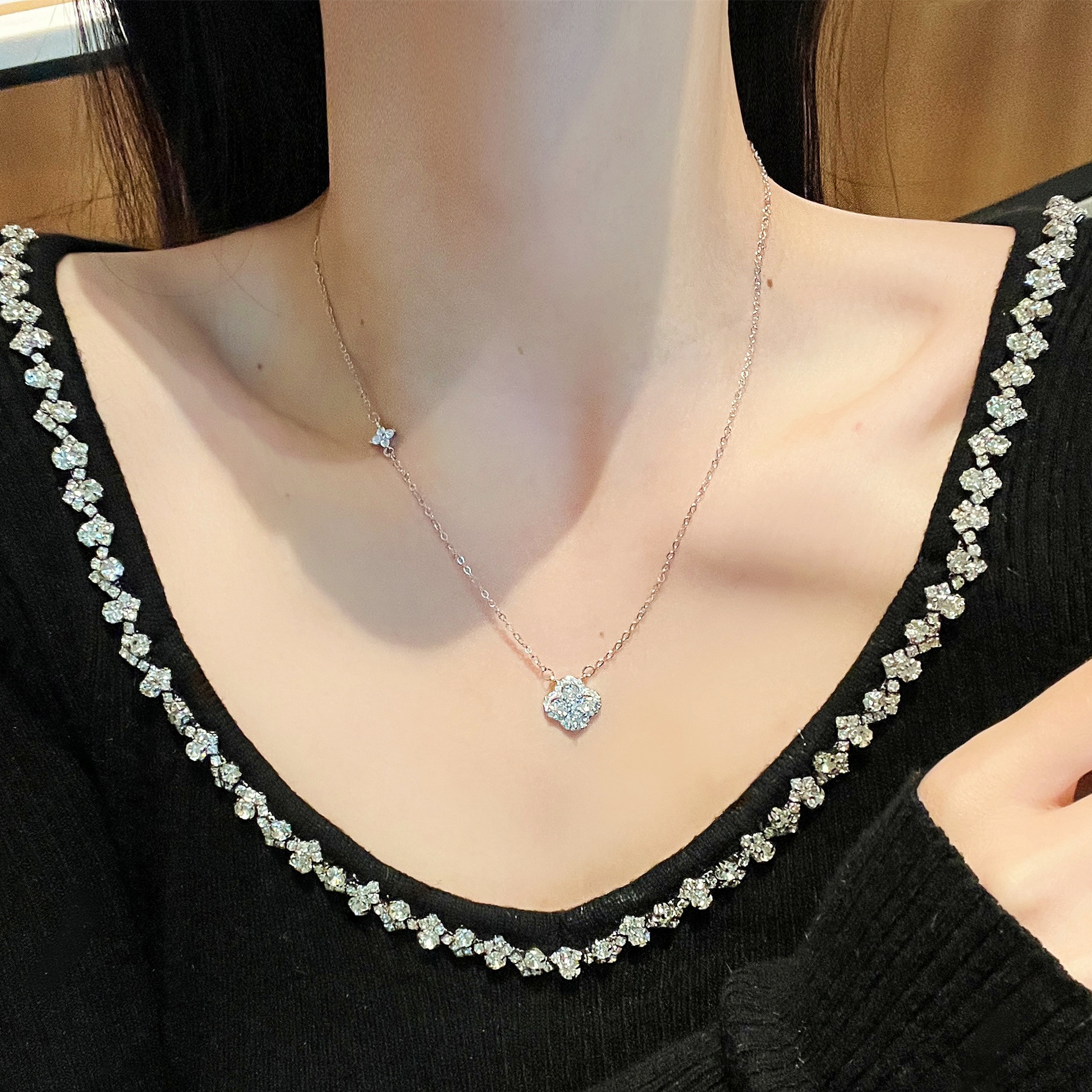 Exquisite Four-Leaf Clover Necklace for Women - Lightweight Pure Silver Clavicle Chain, Luxury Niche Design, Fashionable Versatile Jewelry Exquisite Four-Leaf Clover Necklace for Women - Lightweight Pure Silver Clavicle Chain, Luxury Niche Design, Fashionable Versatile Jewelry