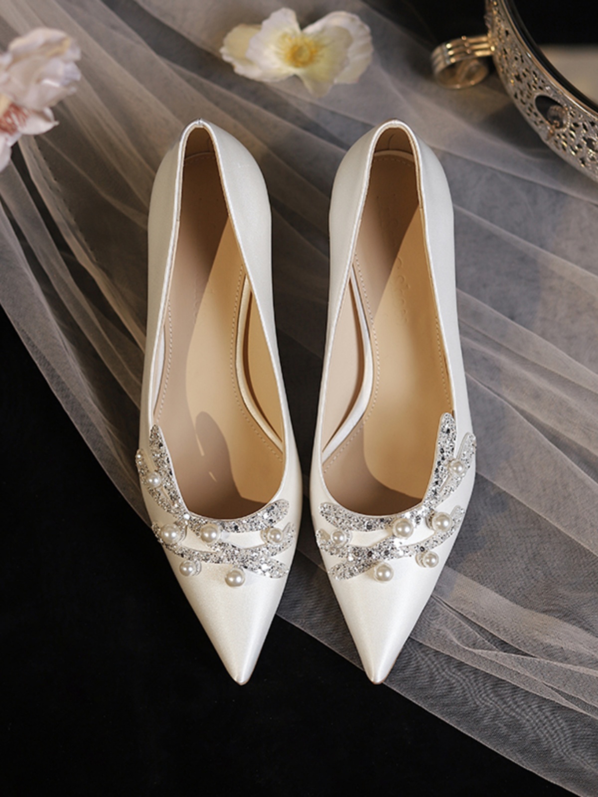 Exquisite French-Style Wedding Shoes with Chunky Heels - Comfortable Bridal High Heels for Everyday Wear Exquisite French-Style Wedding Shoes with Chunky Heels - Comfortable Bridal High Heels for Everyday Wear
