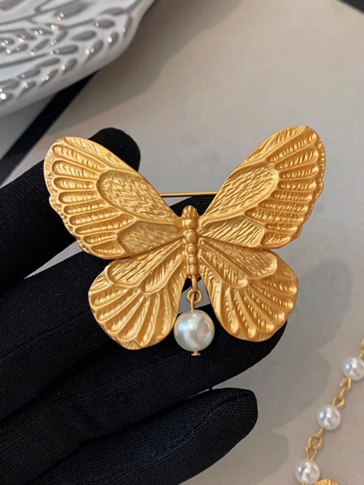 Exquisite Gold Butterfly Pearl Brooch Pin for Women - Light Luxury Coat Accessory, Chic Fashion Statement for Any Occasion Exquisite Gold Butterfly Pearl Brooch Pin for Women - Light Luxury Coat Accessory, Chic Fashion Statement for Any Occasion