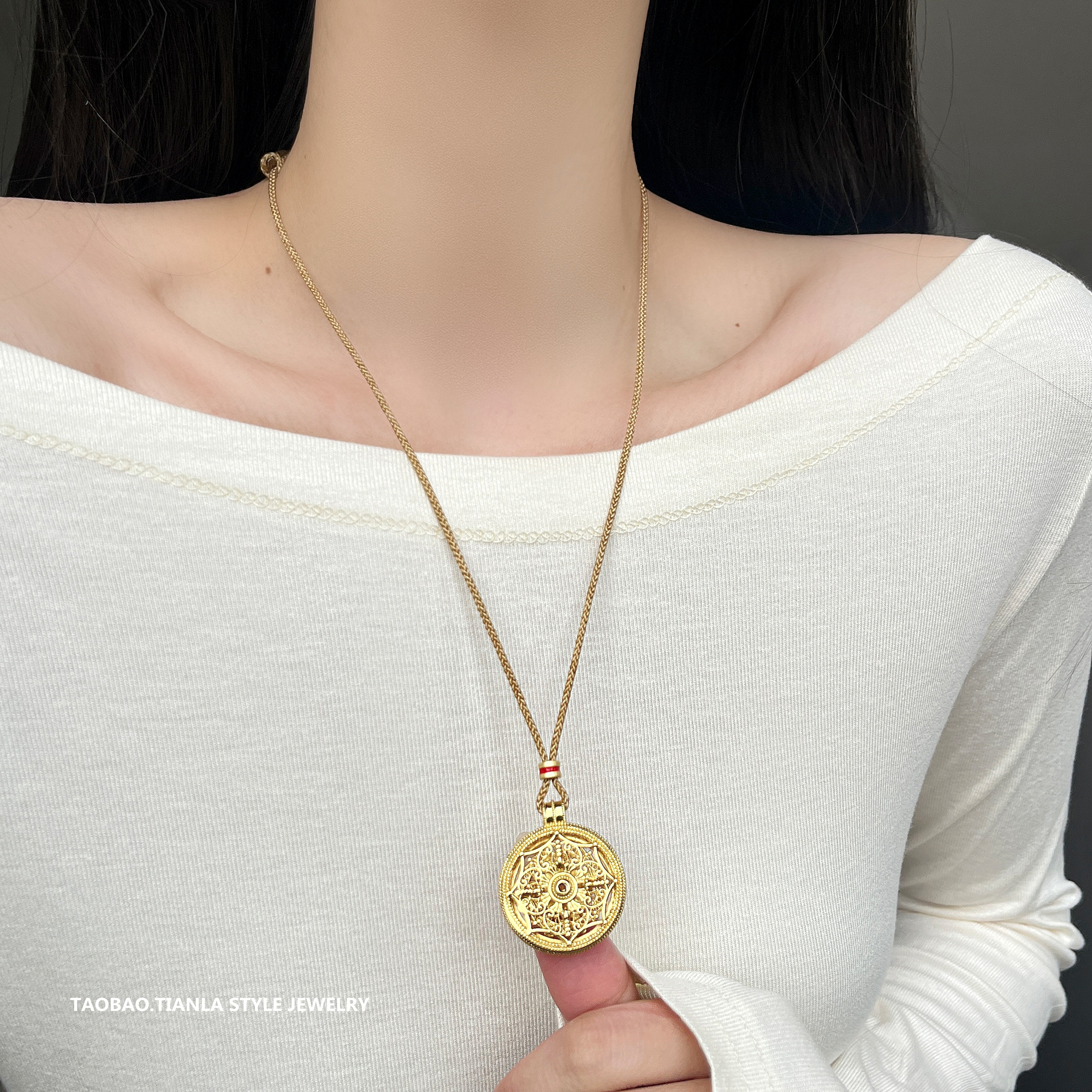 Exquisite Golden Eight Treasures Compass Necklace for Women, Light Luxury High-End Jewelry, Chic String Sweater Chain Accessory Exquisite Golden Eight Treasures Compass Necklace for Women, Light Luxury High-End Jewelry, Chic String Sweater Chain Accessory