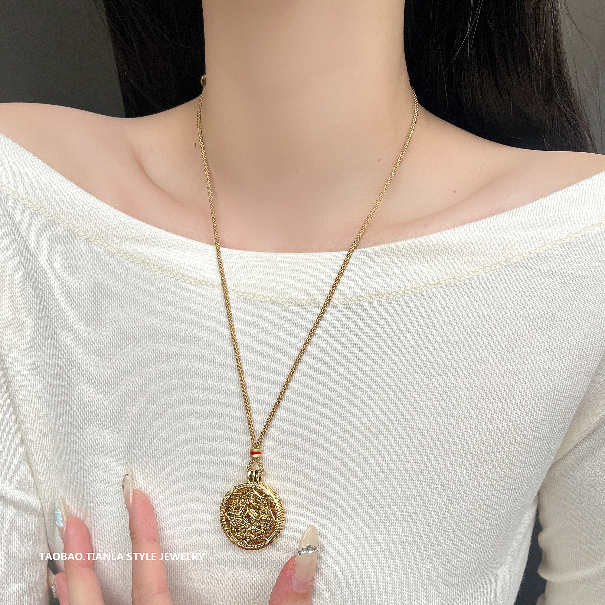 Exquisite Golden Eight Treasures Compass Necklace for Women, Light Luxury High-End Jewelry, Chic String Sweater Chain Accessory Exquisite Golden Eight Treasures Compass Necklace for Women, Light Luxury High-End Jewelry, Chic String Sweater Chain Accessory
