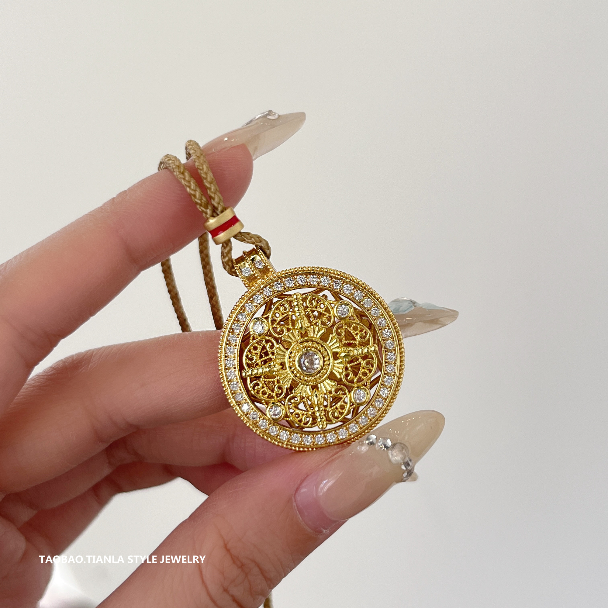 Exquisite Golden Eight Treasures Compass Necklace for Women, Light Luxury High-End Jewelry, Chic String Sweater Chain Accessory Exquisite Golden Eight Treasures Compass Necklace for Women, Light Luxury High-End Jewelry, Chic String Sweater Chain Accessory