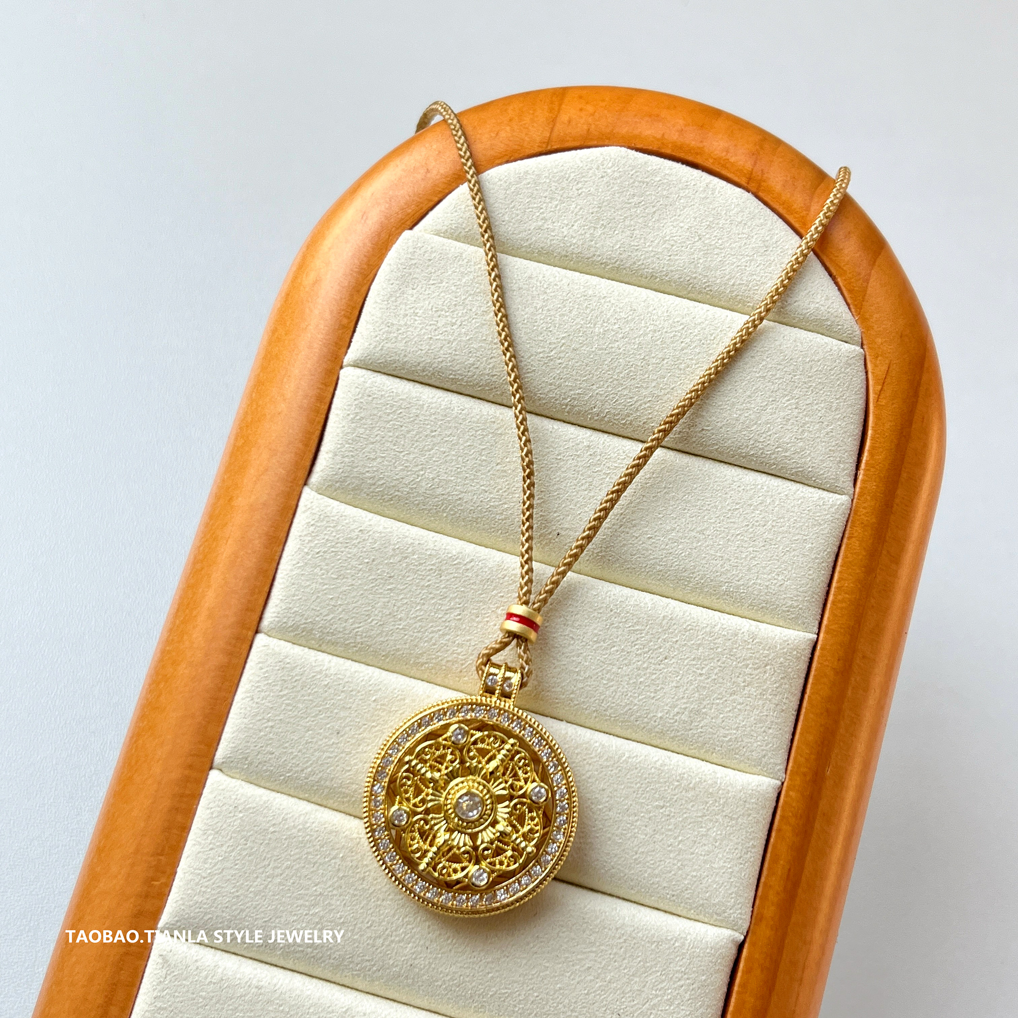 Exquisite Golden Eight Treasures Compass Necklace for Women, Light Luxury High-End Jewelry, Chic String Sweater Chain Accessory Exquisite Golden Eight Treasures Compass Necklace for Women, Light Luxury High-End Jewelry, Chic String Sweater Chain Accessory