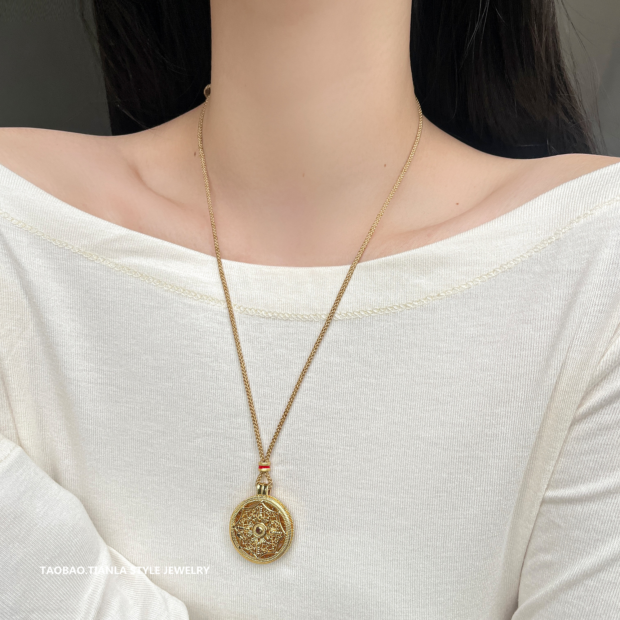 Exquisite Golden Eight Treasures Compass Necklace for Women, Light Luxury High-End Jewelry, Chic String Sweater Chain Accessory Exquisite Golden Eight Treasures Compass Necklace for Women, Light Luxury High-End Jewelry, Chic String Sweater Chain Accessory