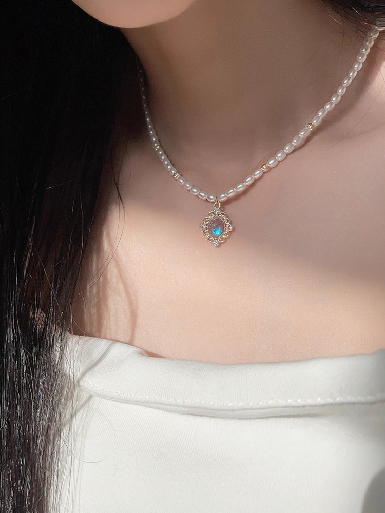 Exquisite Gradient Pearl Necklace for Women - Classy Light Luxury Neck Chain, Elegant French Design, Trendy Niche Jewelry Exquisite Gradient Pearl Necklace for Women - Classy Light Luxury Neck Chain, Elegant French Design, Trendy Niche Jewelry