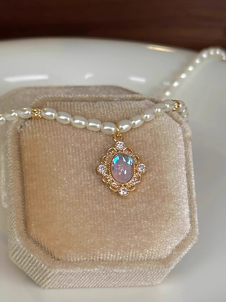 Exquisite Gradient Pearl Necklace for Women - Classy Light Luxury Neck Chain, Elegant French Design, Trendy Niche Jewelry Exquisite Gradient Pearl Necklace for Women - Classy Light Luxury Neck Chain, Elegant French Design, Trendy Niche Jewelry