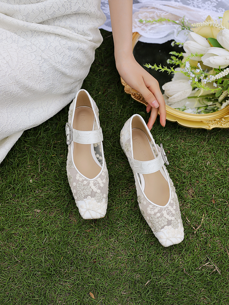 Exquisite Lace Flat Mary Jane Wedding Shoes for Brides - Comfortable High-End Design for Wide and Chubby Feet, Perfect for Daily Wear Exquisite Lace Flat Mary Jane Wedding Shoes for Brides - Comfortable High-End Design for Wide and Chubby Feet, Perfect for Daily Wear