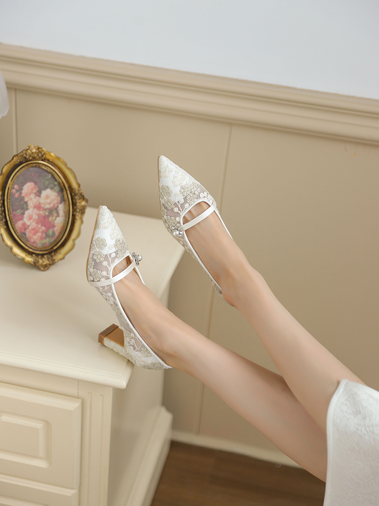 Exquisite Lace Wedding Shoes for Bride - French Chunky Heel High Heels, Comfortable High-End Design for Elegant Weddings Exquisite Lace Wedding Shoes for Bride - French Chunky Heel High Heels, Comfortable High-End Design for Elegant Weddings