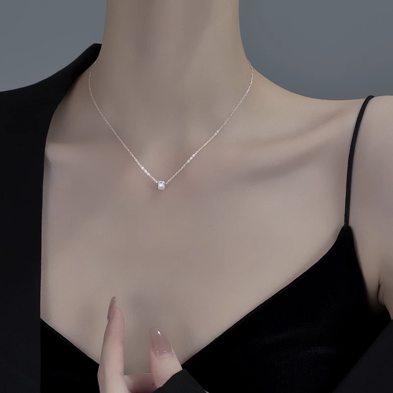 Exquisite Minimalist Collarbone Chain Necklace - Versatile Fashion Accessory for Effortless Elegance Exquisite Minimalist Collarbone Chain Necklace - Versatile Fashion Accessory for Effortless Elegance