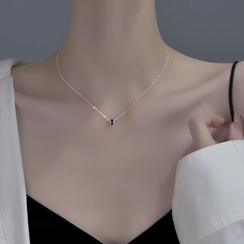 Exquisite Minimalist Collarbone Chain Necklace - Versatile Fashion Accessory for Effortless Elegance Exquisite Minimalist Collarbone Chain Necklace - Versatile Fashion Accessory for Effortless Elegance