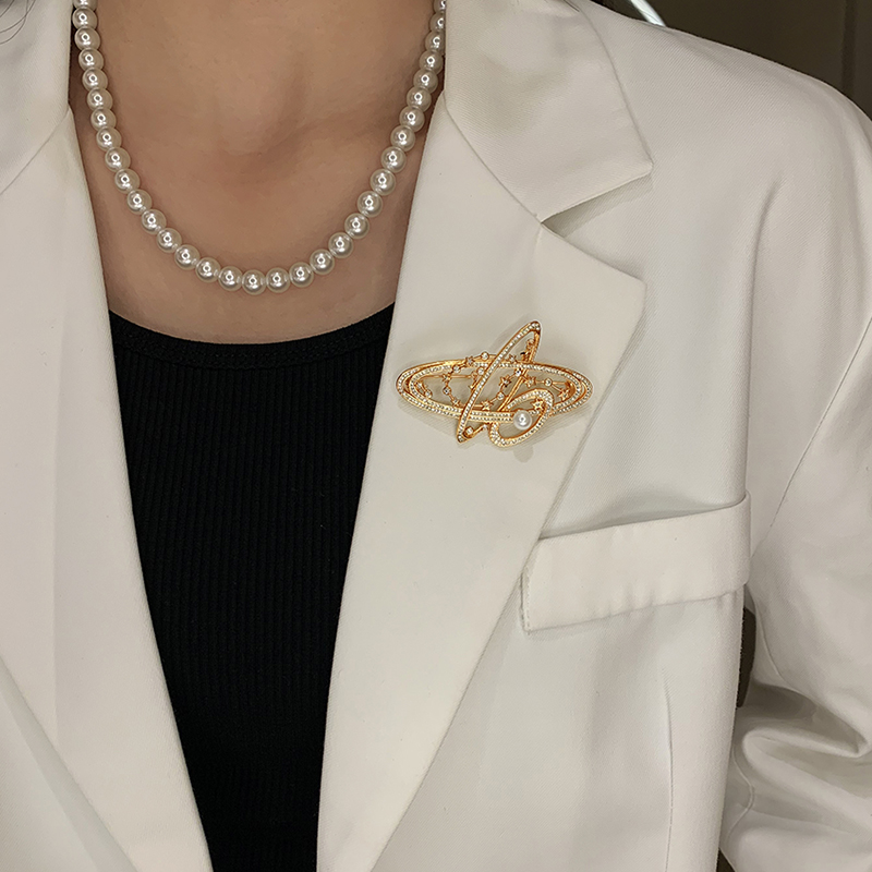 Exquisite Planet Pearl Brooch Pin for Autumn and Winter Coats, Suits, Y2K Fashion Accessory