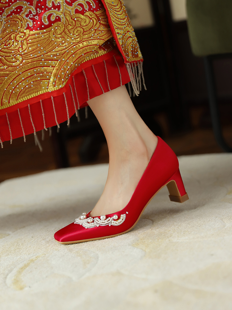 Exquisite Red Chunky Heel Wedding Shoes for Brides - Comfortable Chinese Qipao Style, High-End Design for Wide and Fat Feet Exquisite Red Chunky Heel Wedding Shoes for Brides - Comfortable Chinese Qipao Style, High-End Design for Wide and Fat Feet