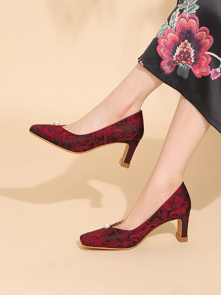 Exquisite Vintage Embroidered High Heels for Weddings, Elegant Coarse Heel Qipao Shoes, Comfortable High-End Mother Shoes Exquisite Vintage Embroidered High Heels for Weddings, Elegant Coarse Heel Qipao Shoes, Comfortable High-End Mother Shoes